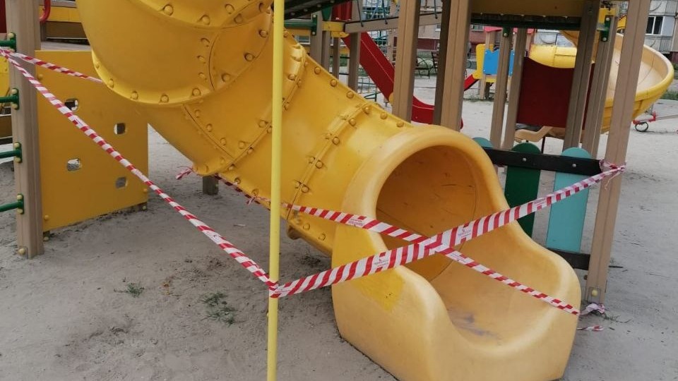 В Белгороде закрыли опасную детскую горку
