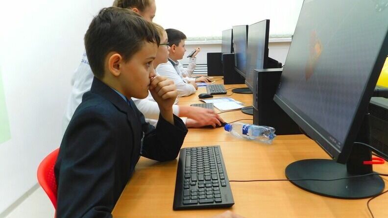 500 белгородских школьников бесплатно обучаются программированию в «Синергии»