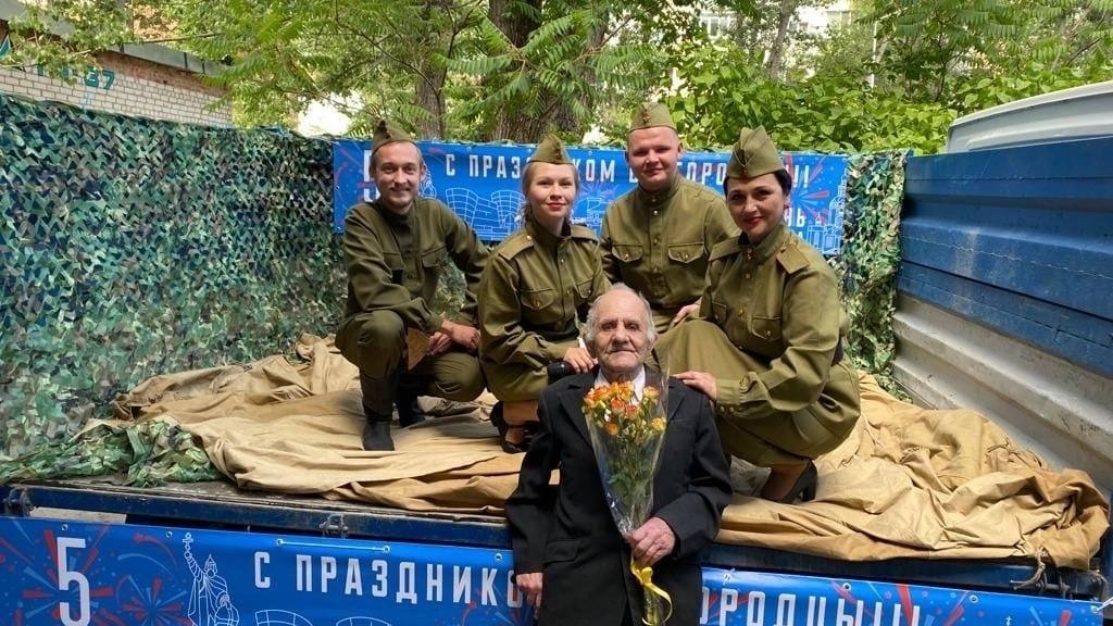 Ветеранов в Белгороде с Днём города поздравляют персональными концертами