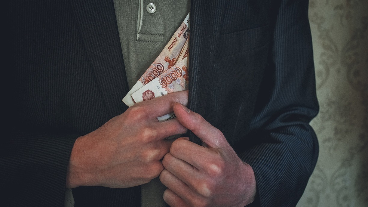В Белгородской области средняя «деловая» взятка выросла на 2378 рублей
