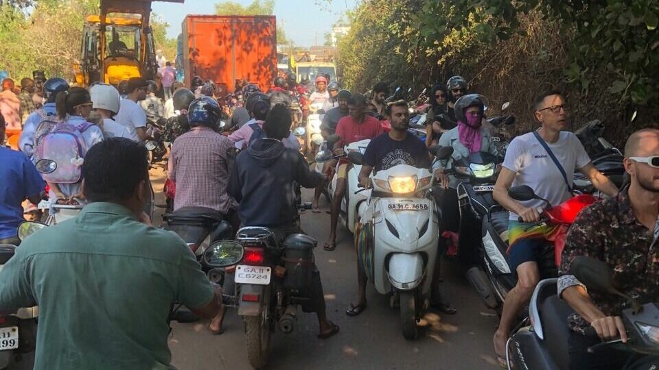 Белгородцы в Индии: с какой стороны объехать корову? Сколько человек вмещает скутер?