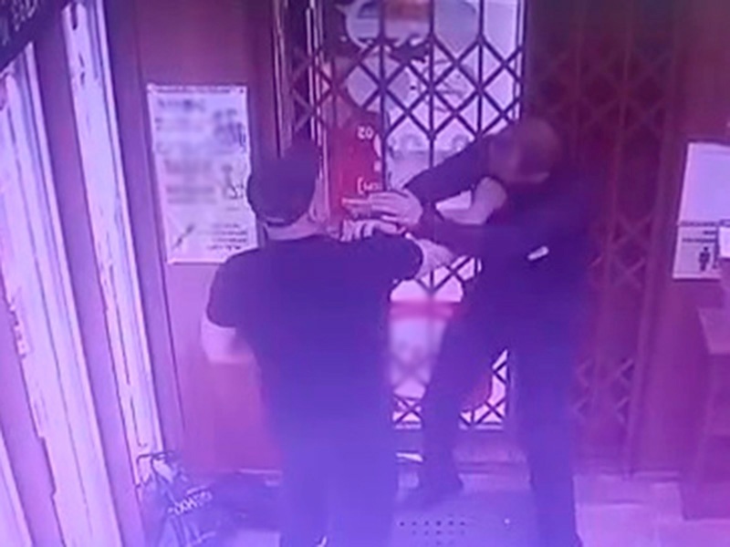 Белгородец в драке сломал челюсть охраннику алкогольного магазина
