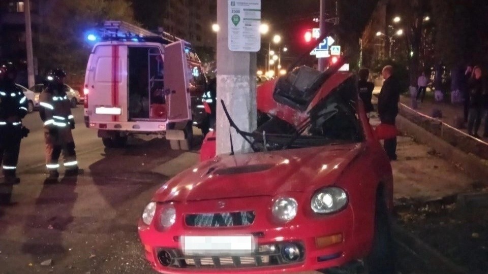 Влетевший на Toyota Celica в опору ЛЭП белгородец скончался от полученных травм