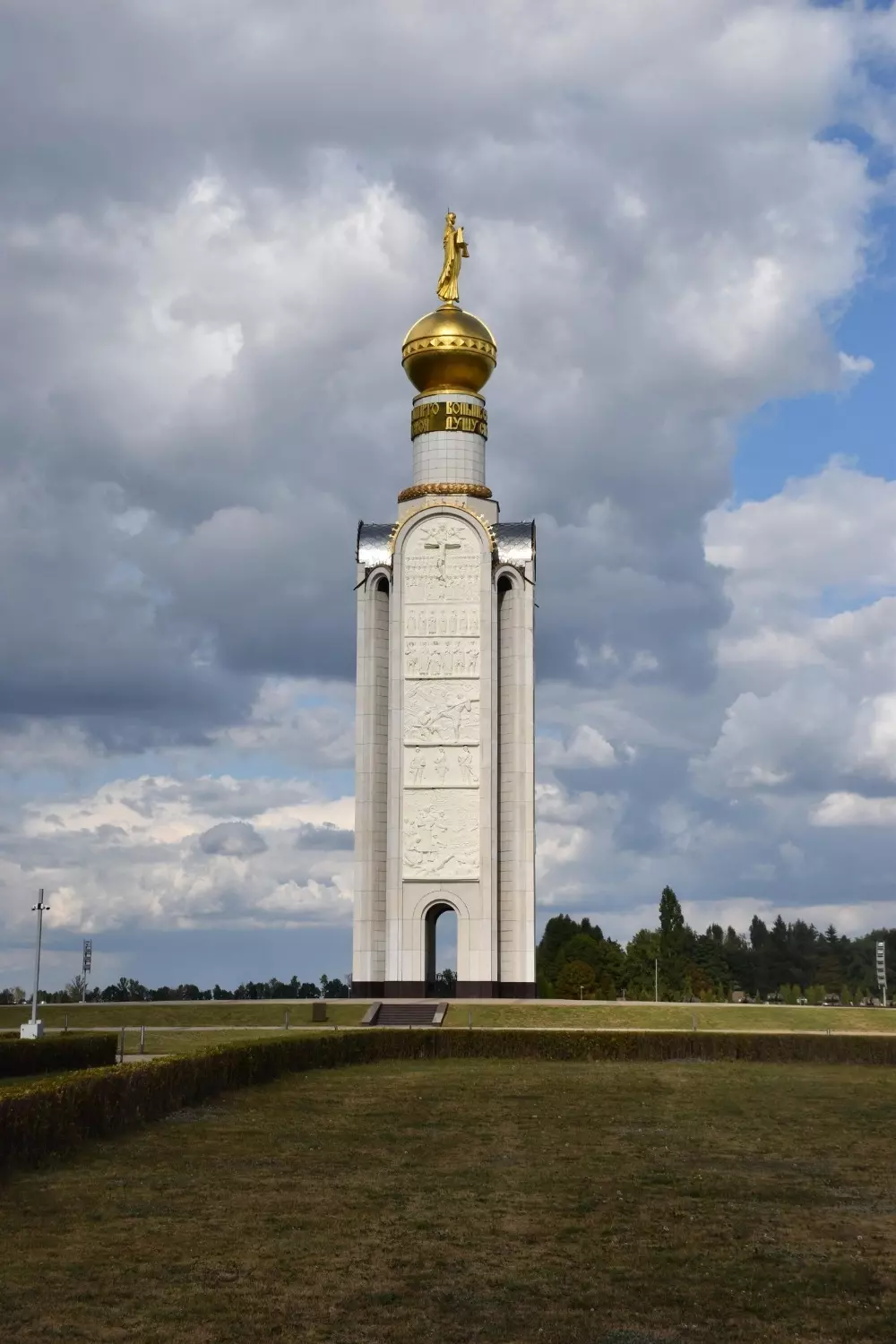 Памятник Победы на Прохоровском танковом поле