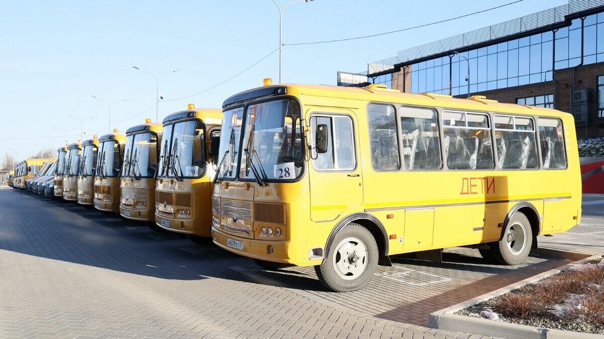 Школам Белгородской области передали 31 новый автобус
