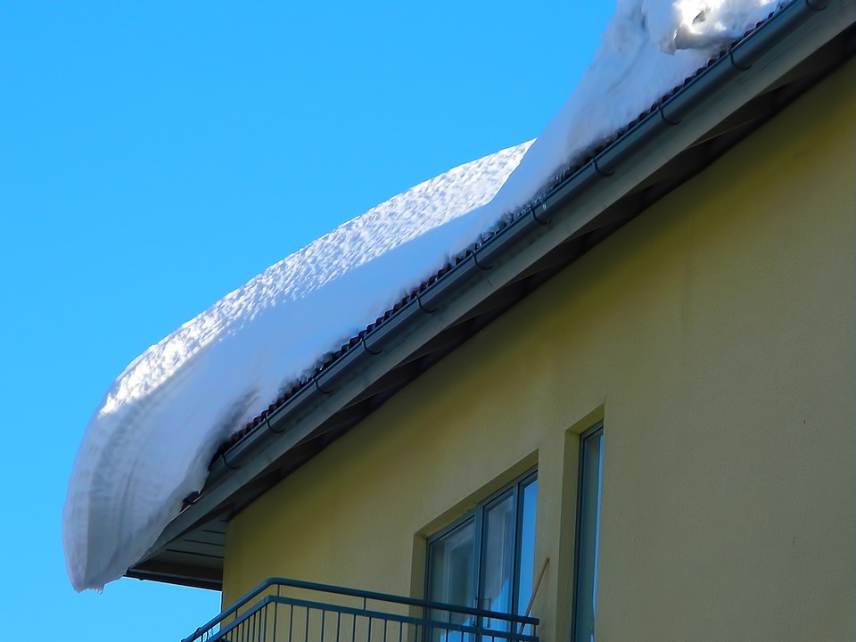 Прокуратура заставила валуйских коммунальщиков почистить крыши