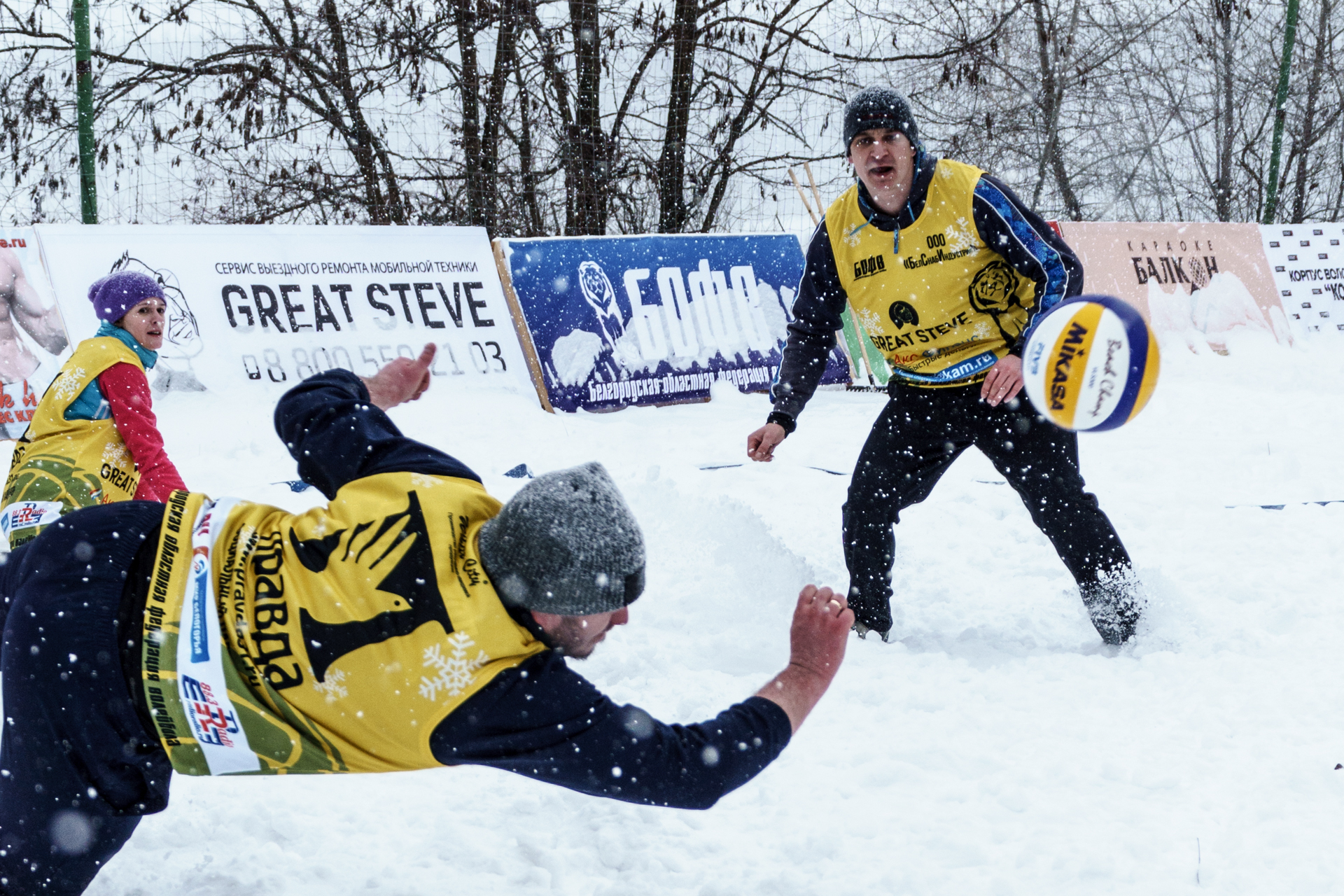 В Белгороде выпала месячная норма зимних волейбольных мячей
