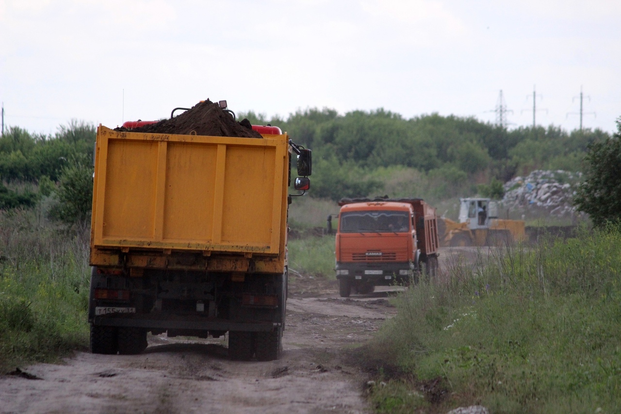 В Белгородской области продолжают ликвидировать последствия возгорания на свалке