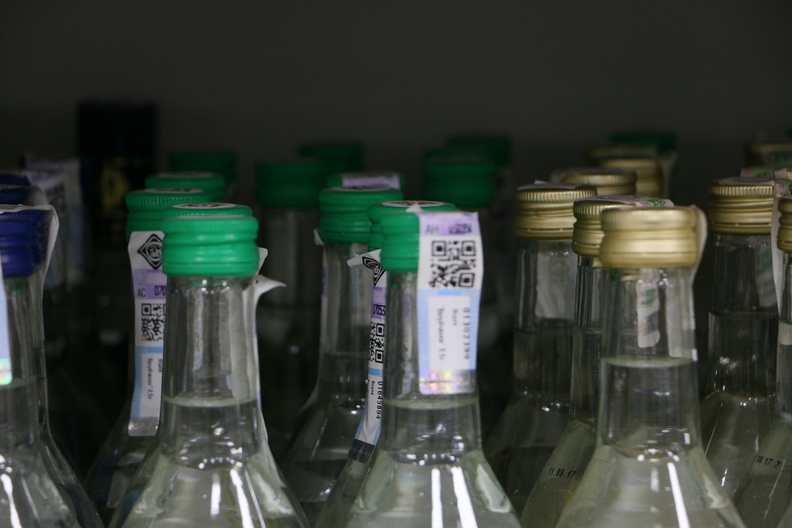 Белгородцы произвели 40 тысяч бутылок нелегального алкоголя