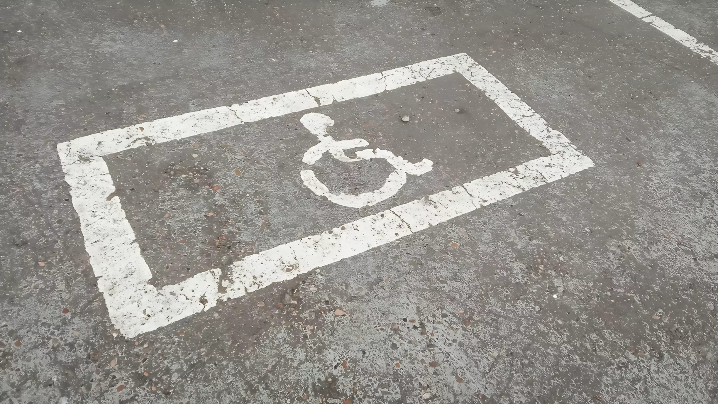 В мэрии Белгорода объяснили отсутствие парковок для инвалидов возле медучреждений