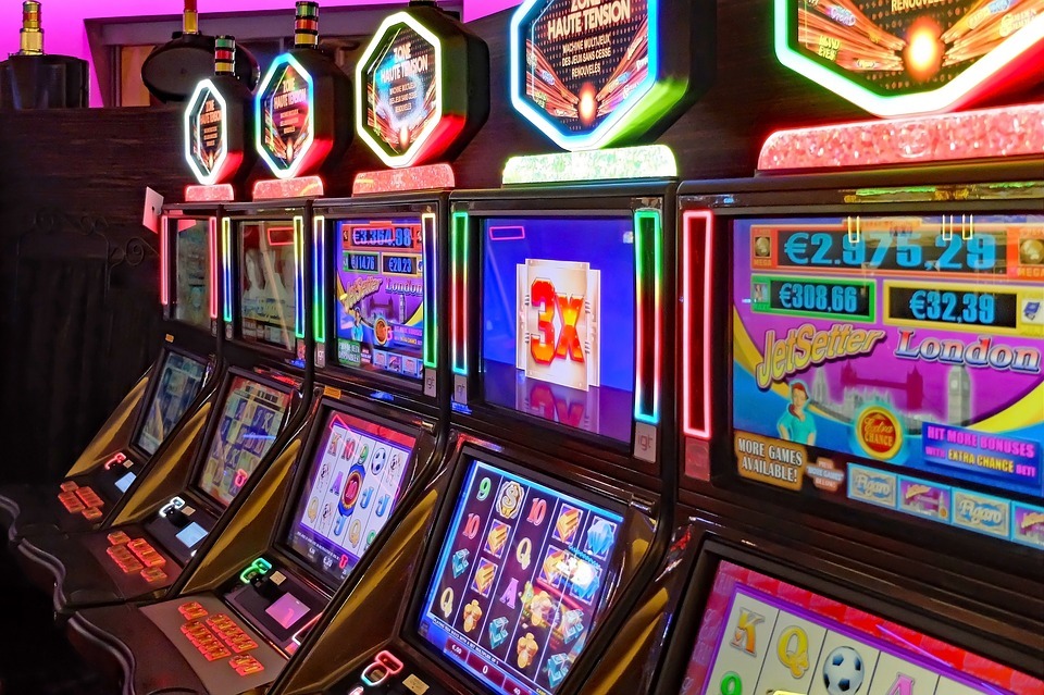 Полицейского в Старом Осколе обвиняют во взятках за покровительство азартным играм