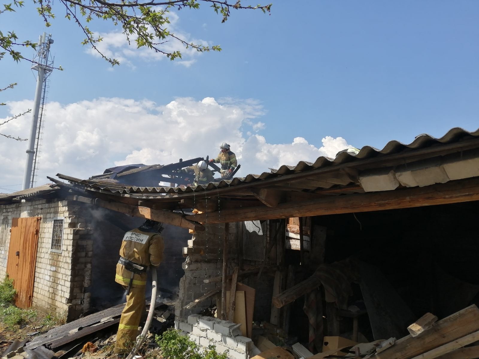 Женщина погибла в пожаре на ферме в Белгородской области