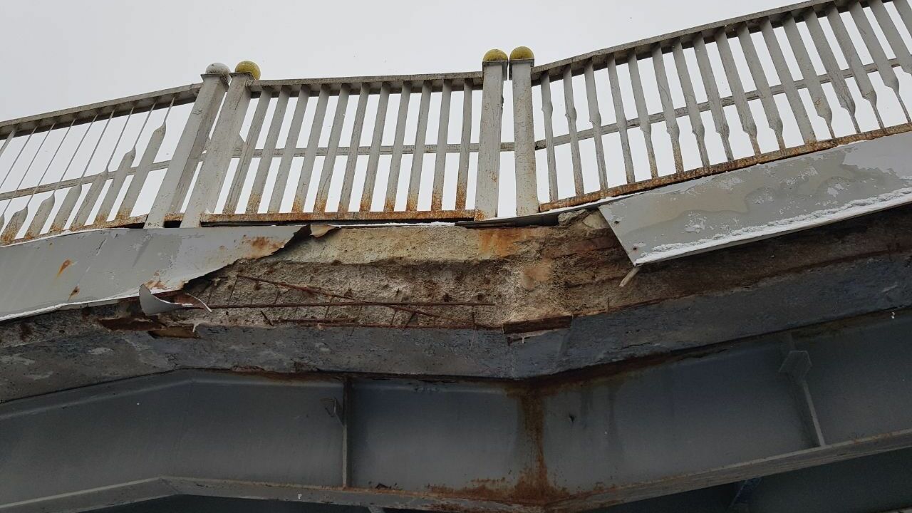 В Белгороде техническое состояние моста со смайликами признали неудовлетворительным