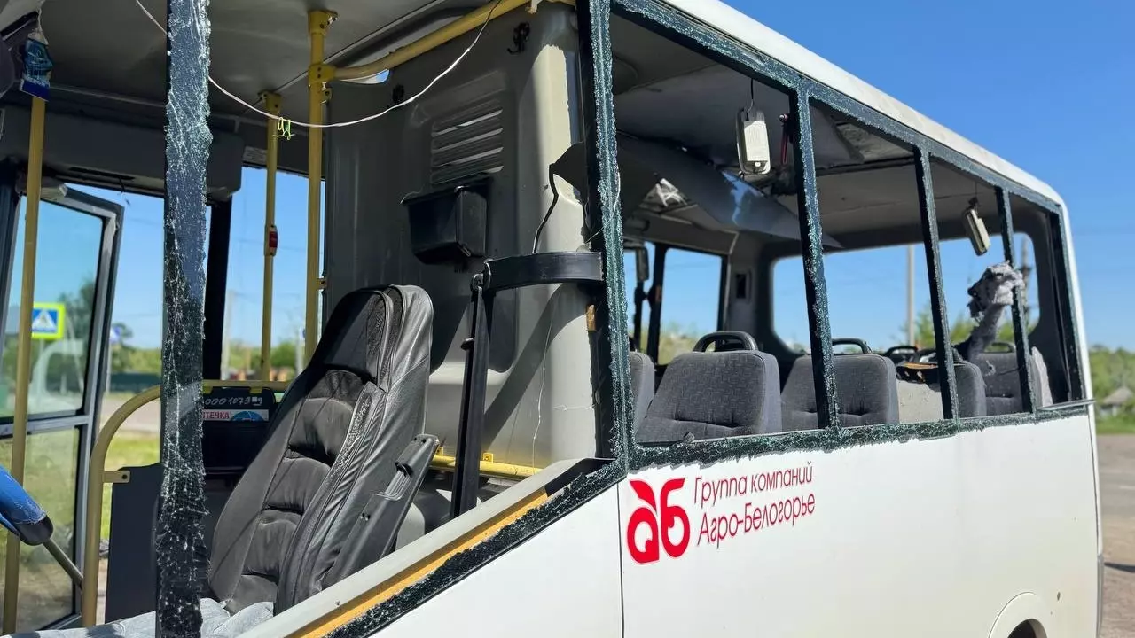 Повреждённый от атаки ВСУ автобус «Агро-Белогорья»