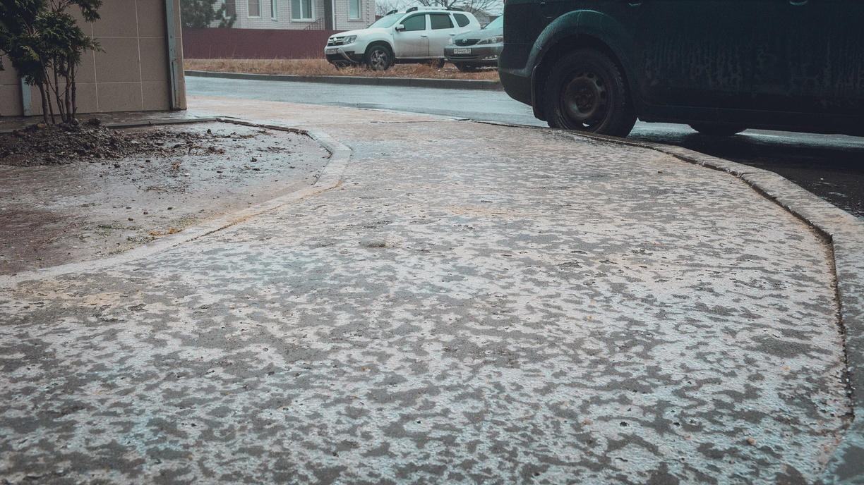В Белгороде борются с последствиями ледяного дождя