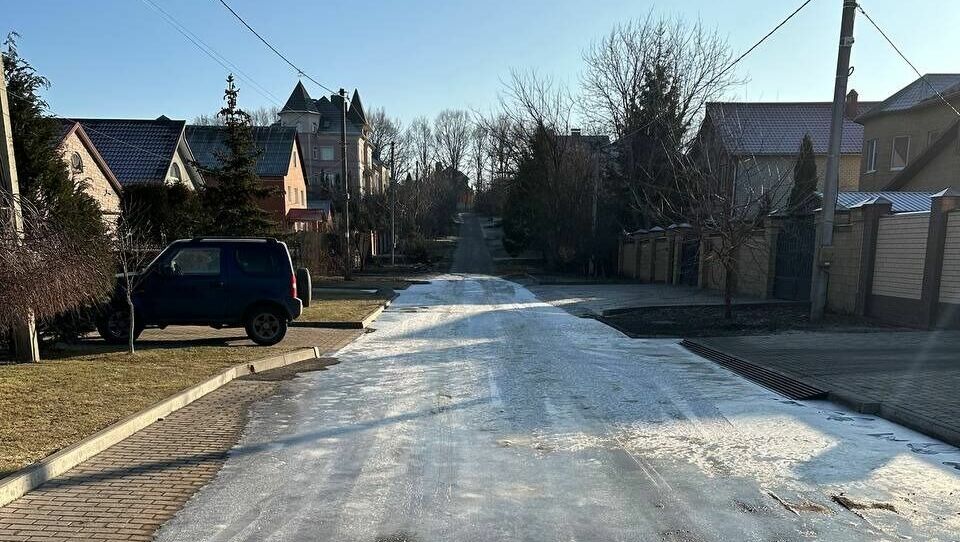 Жители Белгородского района жалуются на «фекальный каток» рядом с их домами
