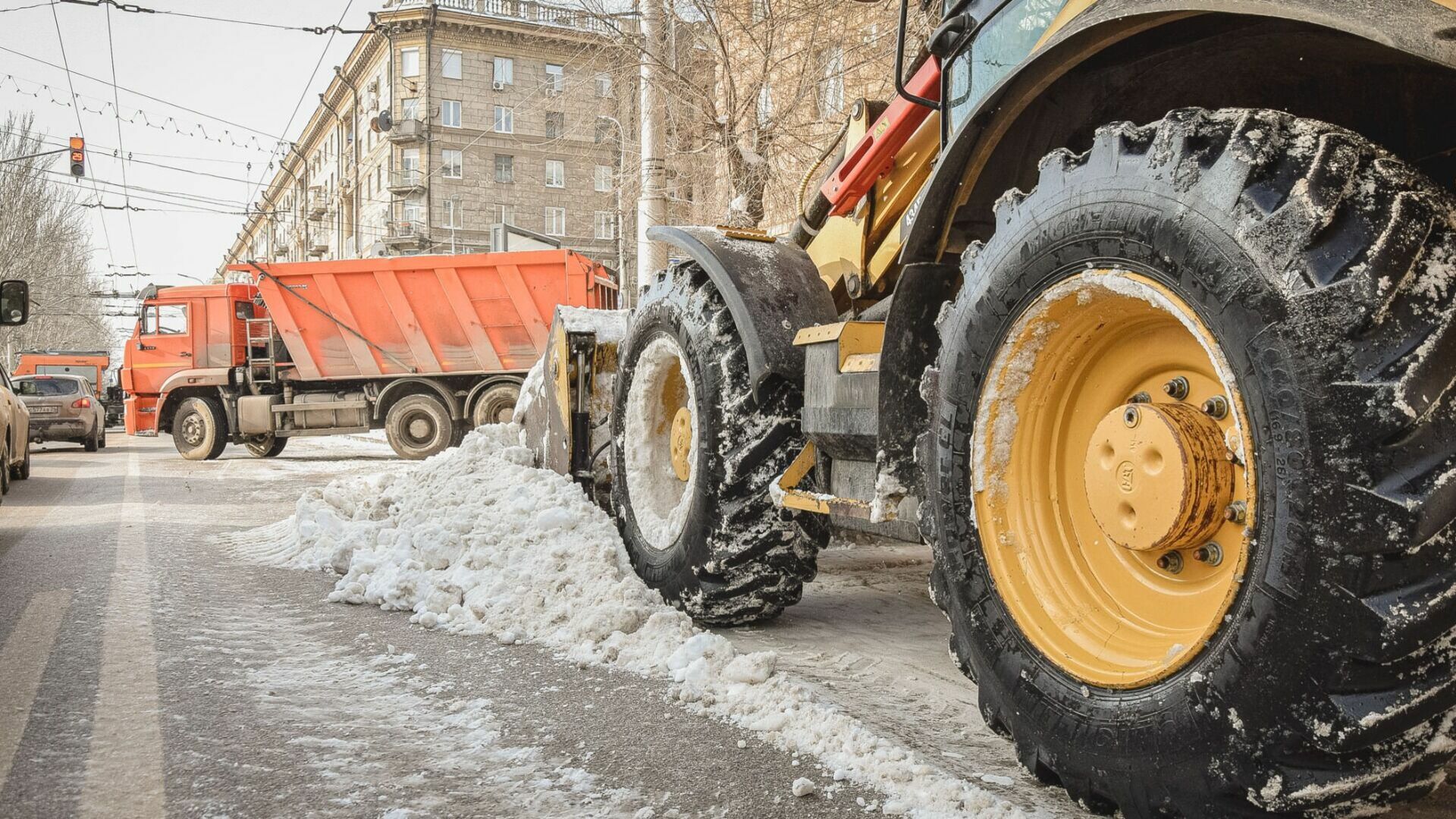 В Белгороде коммунальщики не успевали убирать последствия непогоды на дорогах