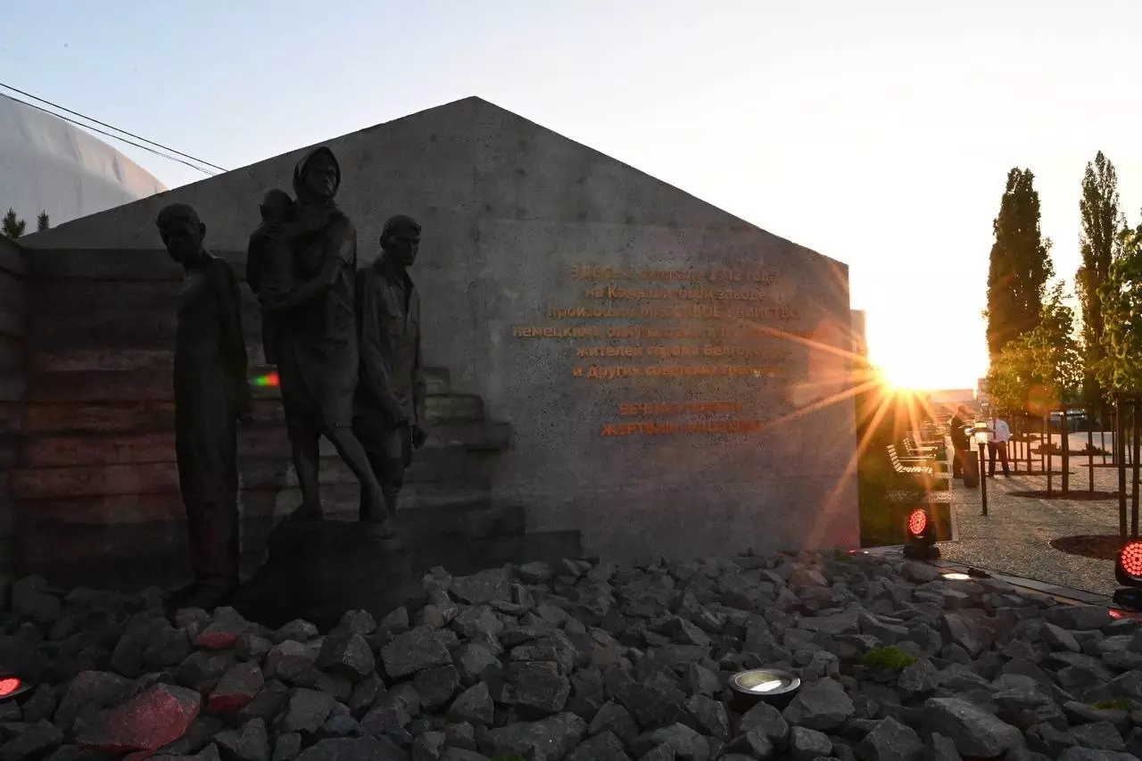 Памятник жертвам трагедии на Камышитовом заводе