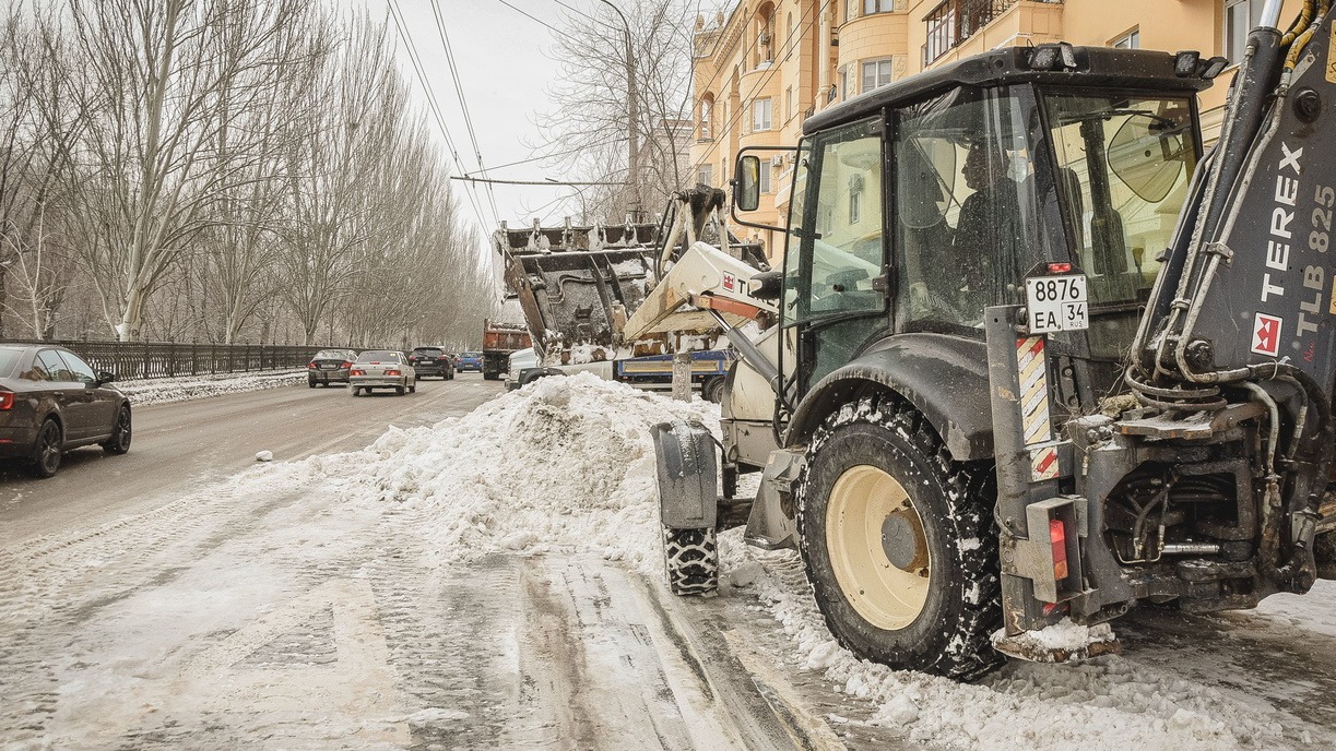 В Белгороде нашли трактористов для 67% коммунальной техники