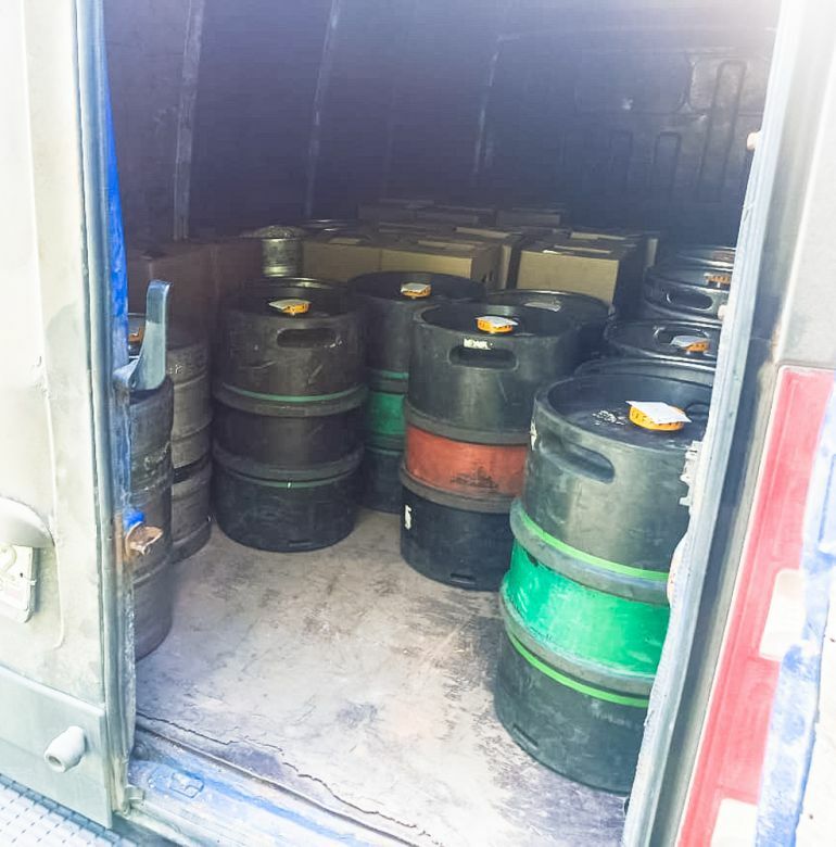 По дороге в Белгород в микроавтобусе нашли 1,5 тыс. литров незаконного пива