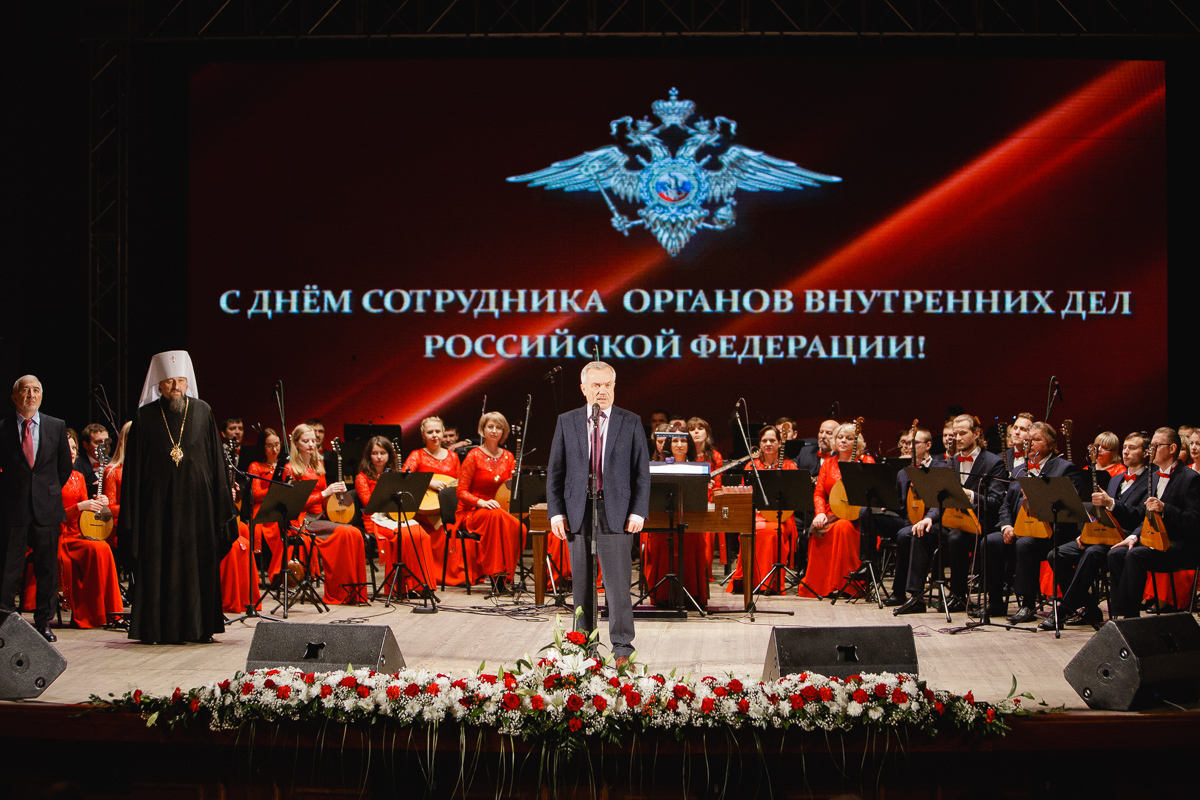 Евгений Савченко поздравил сотрудников органов внутренних дел с праздником