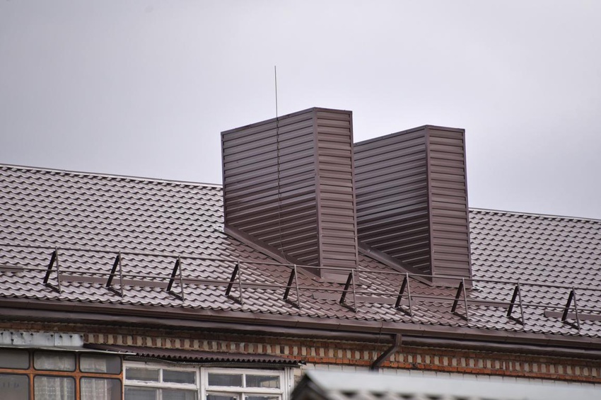 На многоквартирном доме в центре Белгорода заменили рухнувшую крышу