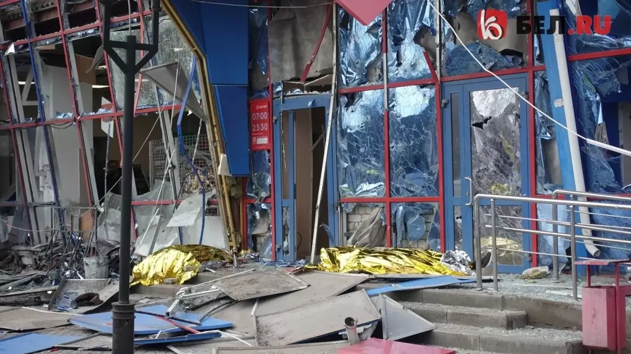 Разрушенный торговый центр на улице Плеханова
