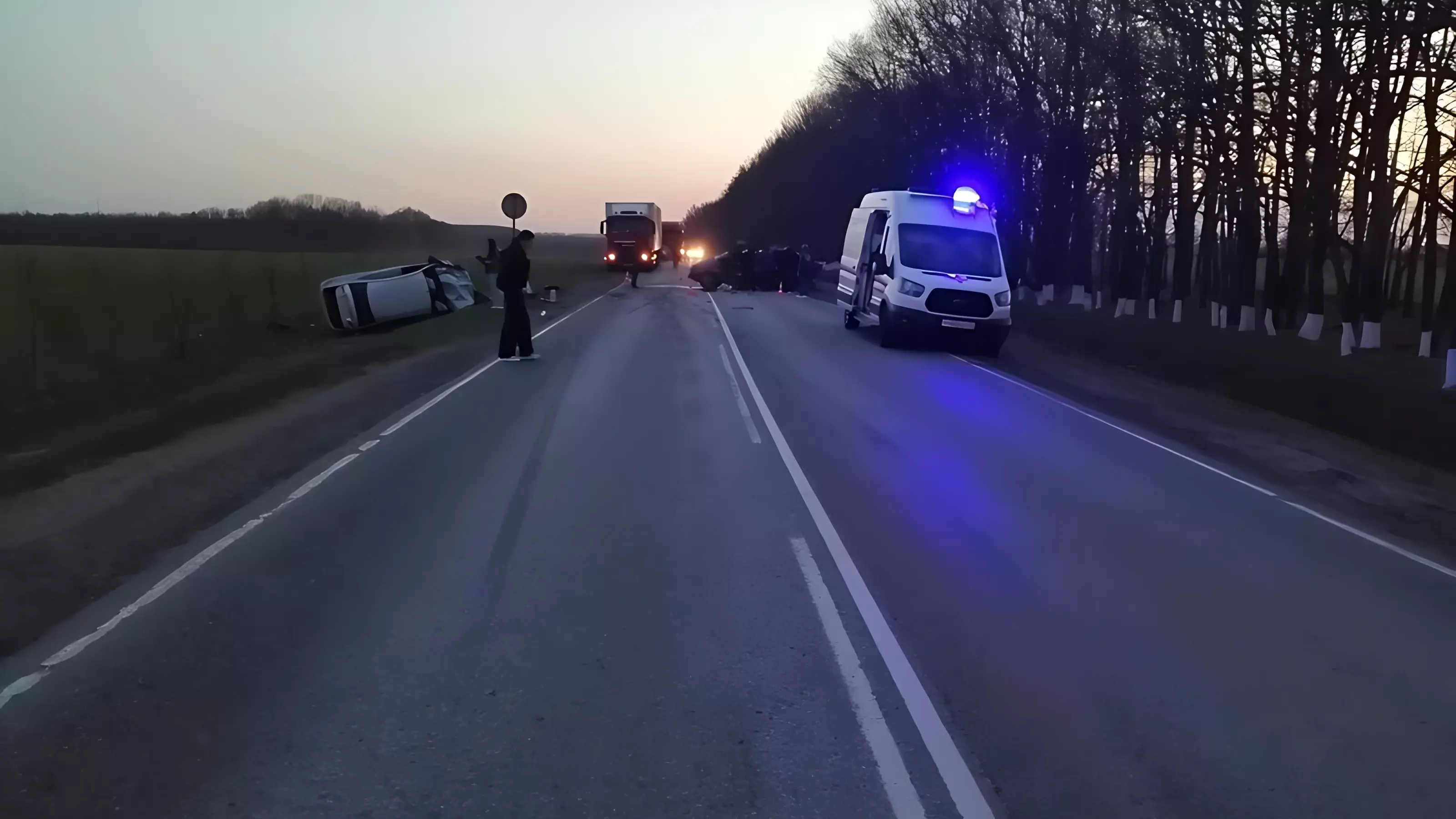 Водитель ВАЗа погиб в ДТП на белгородской трассе, ещё два человека пострадали