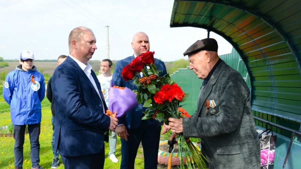 ветеранам вручили по 25 тысяч рублей