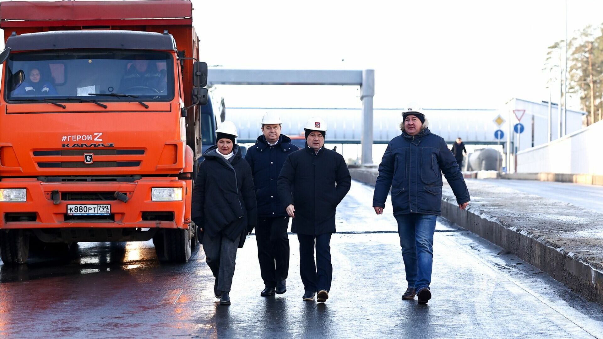 Воробьев проверил ход реконструкции дороги в городе Жуковский