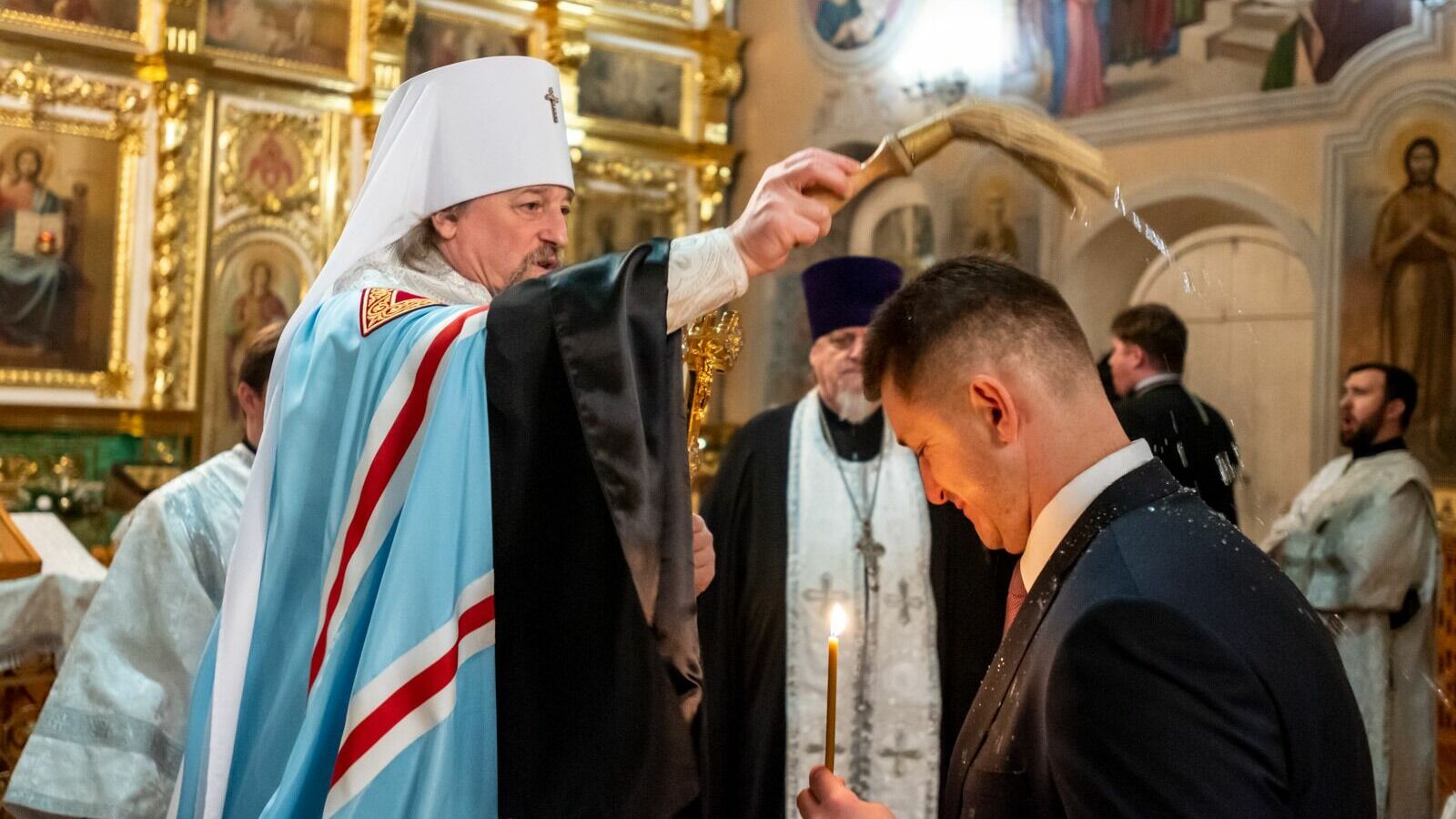Нового мэра Белгорода после выборов отвели в храм и подарили ему икону