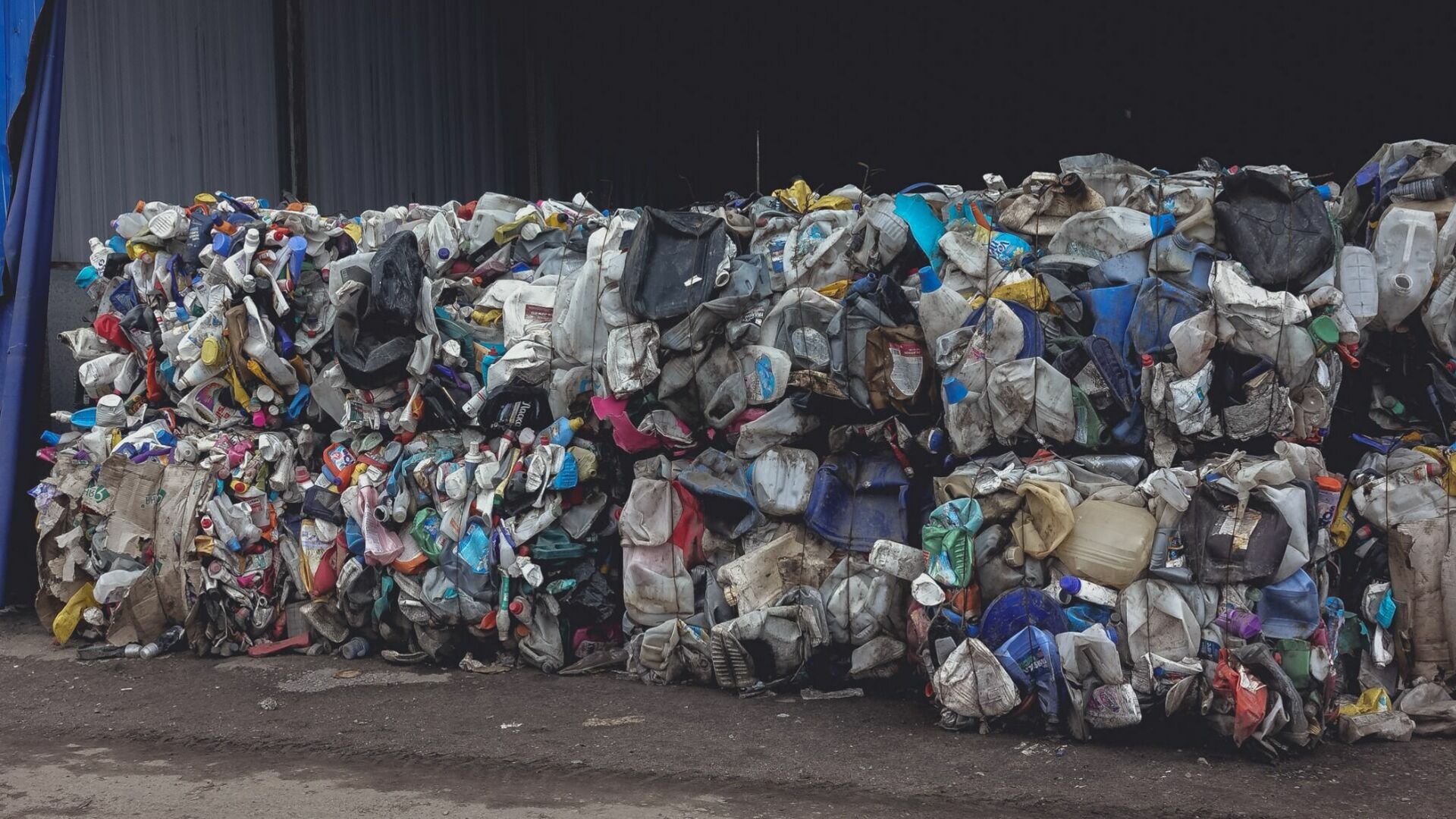 Белгородская область возглавила ТОП по жалобам жителей на вывоз мусора в праздники