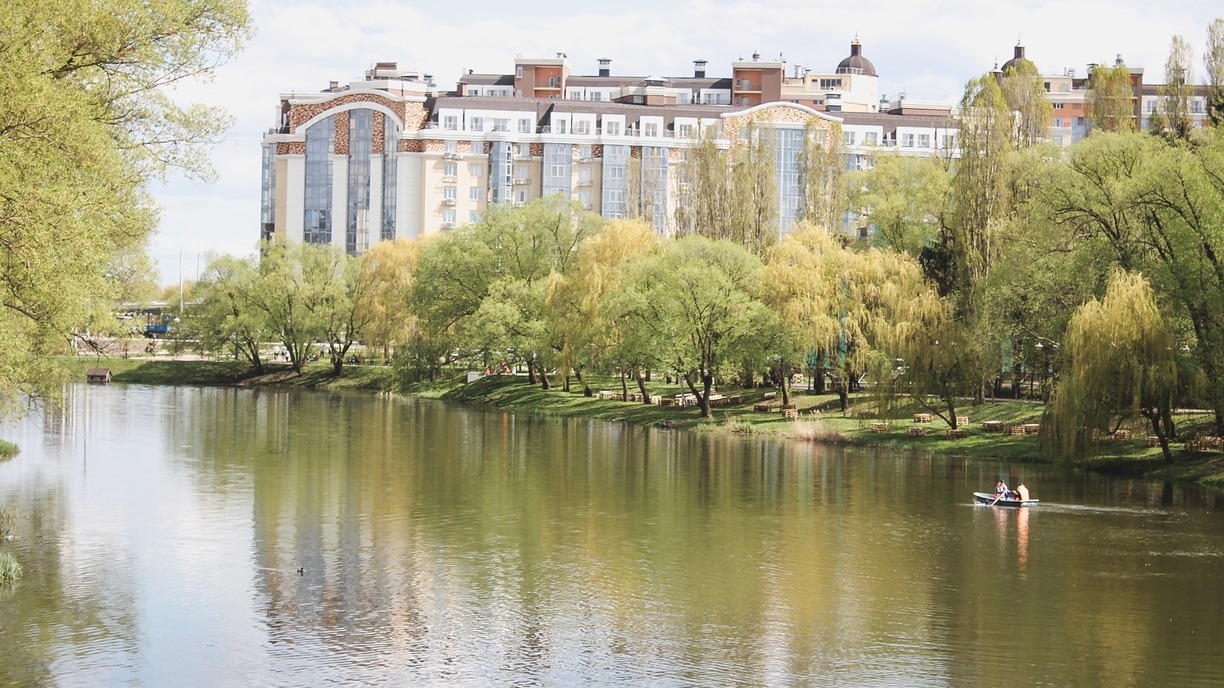 Для фестиваля «Белгород в цвету» закупили «Сад-павильон» с водоёмом и растениями