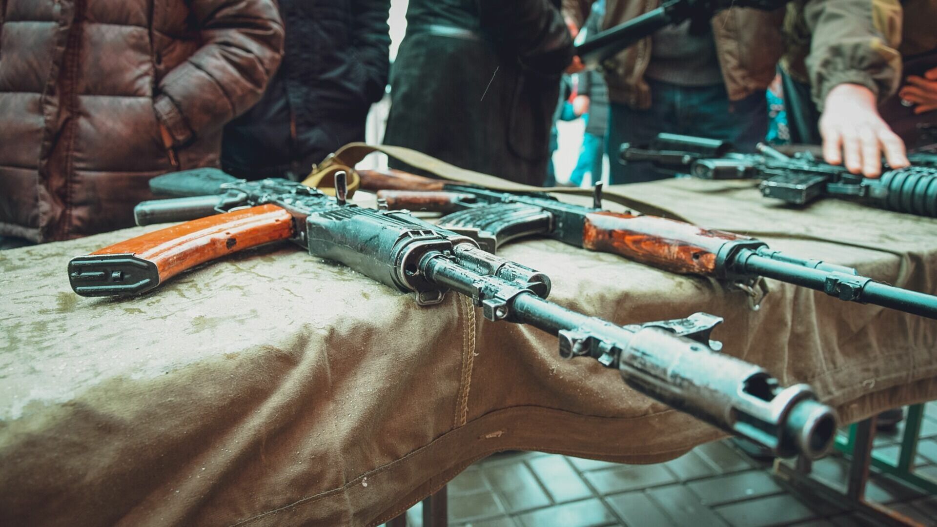 Белгородца поймали на незаконном сбыте автомата и патронов