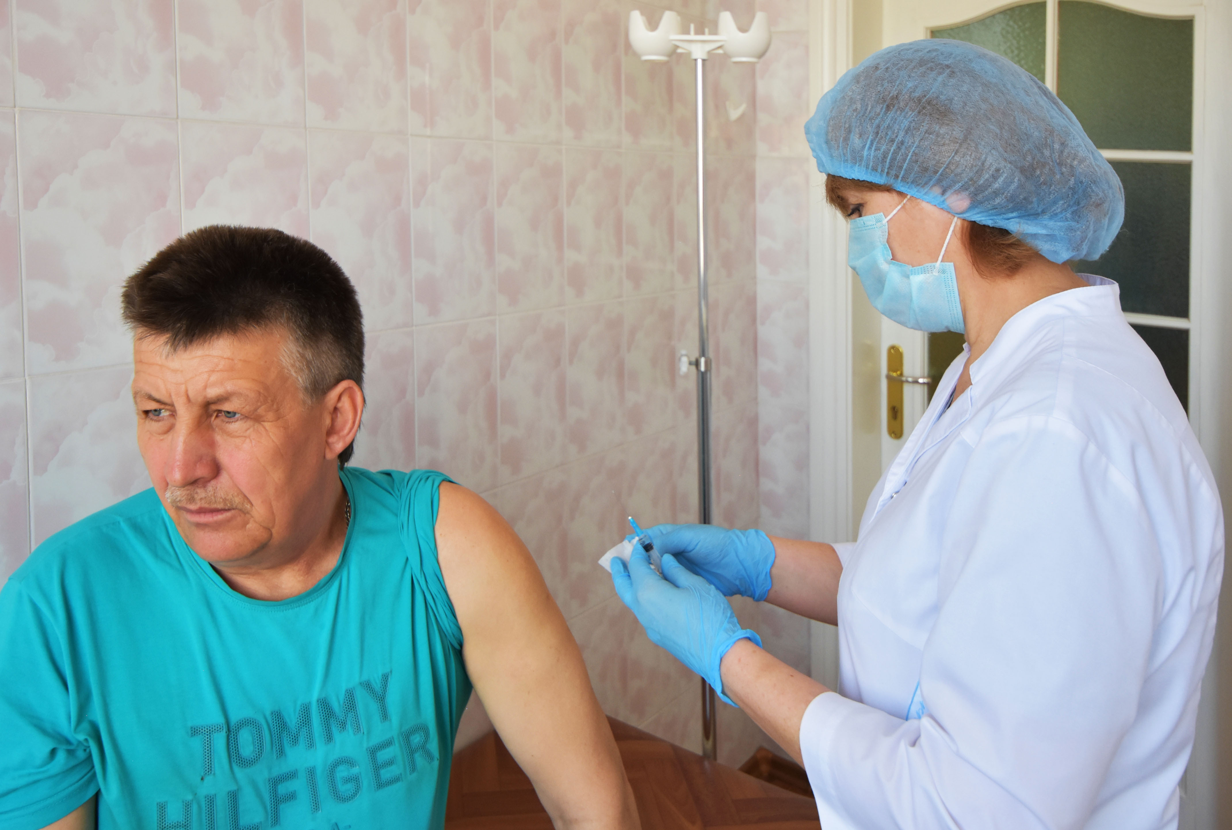 В корпоративном Медцентре ЖБК-1 началась вакцинация сотрудников от COVID-19