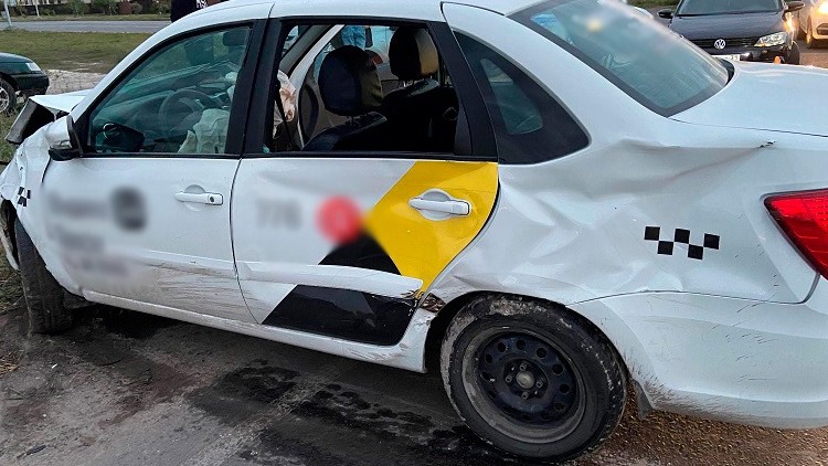 В Старом Осколе в ДТП пострадала пассажирка такси