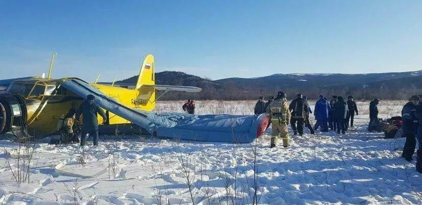 Жители Белгорода и Иркутска попали в больницу после жёсткой посадки Ан-2 в Магадане