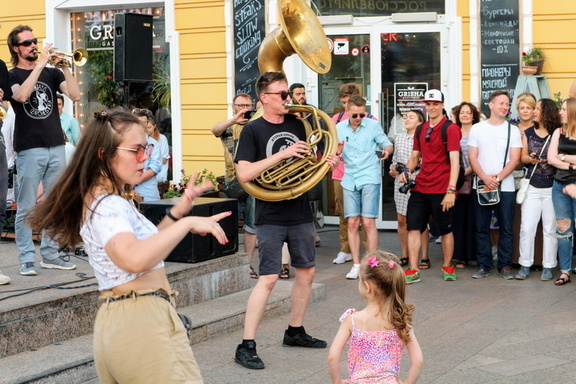 Танцоры «Элегантной дискотеки» в Белгороде недовольны старой музыкой