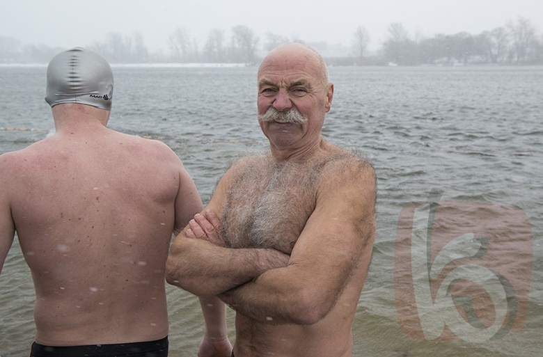 Заплыв «моржей» на 25 метров прошёл в Белгороде 