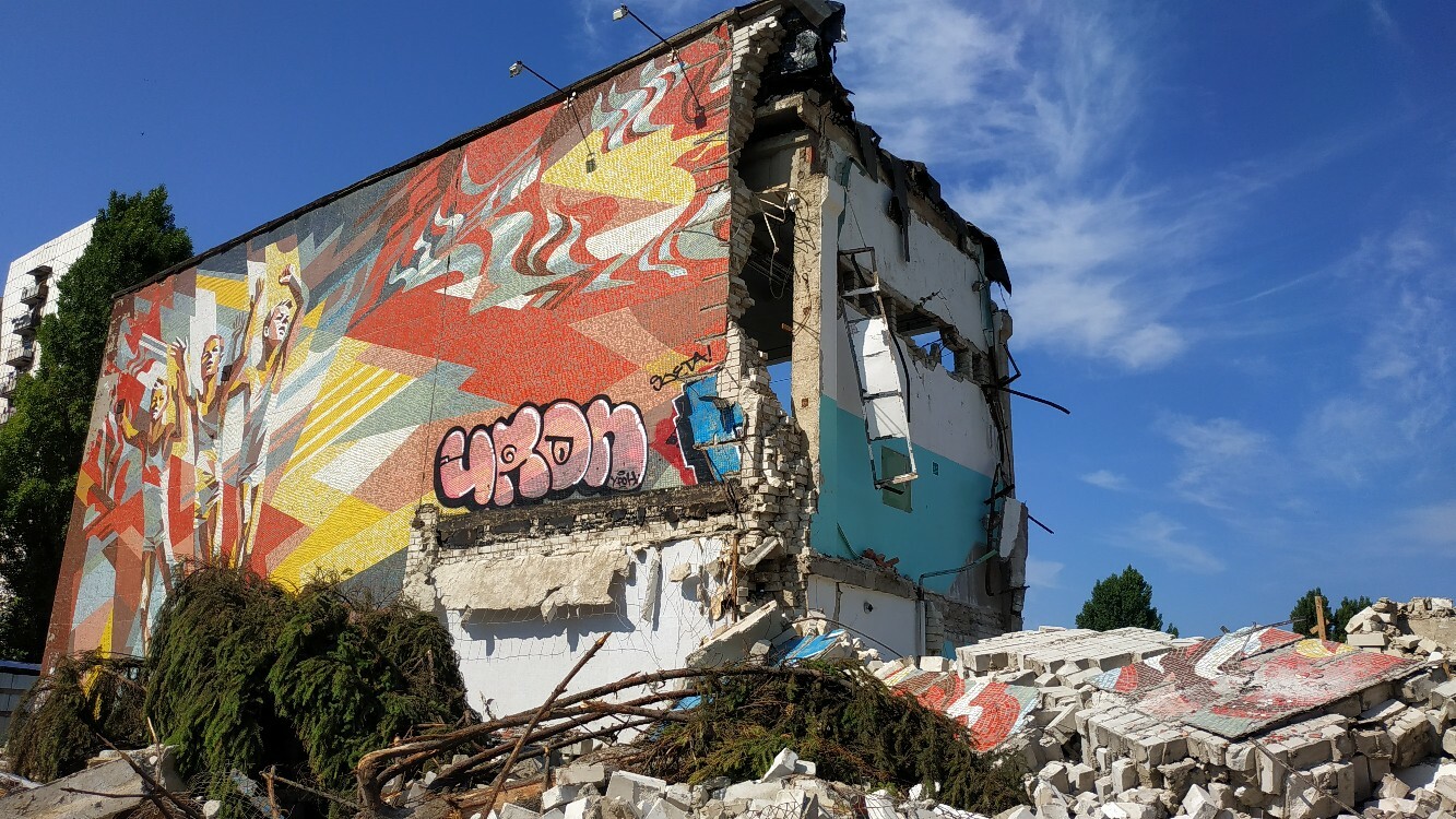 Искусствовед: Граффити в Белгороде намного примитивнее уничтожаемой мозаики