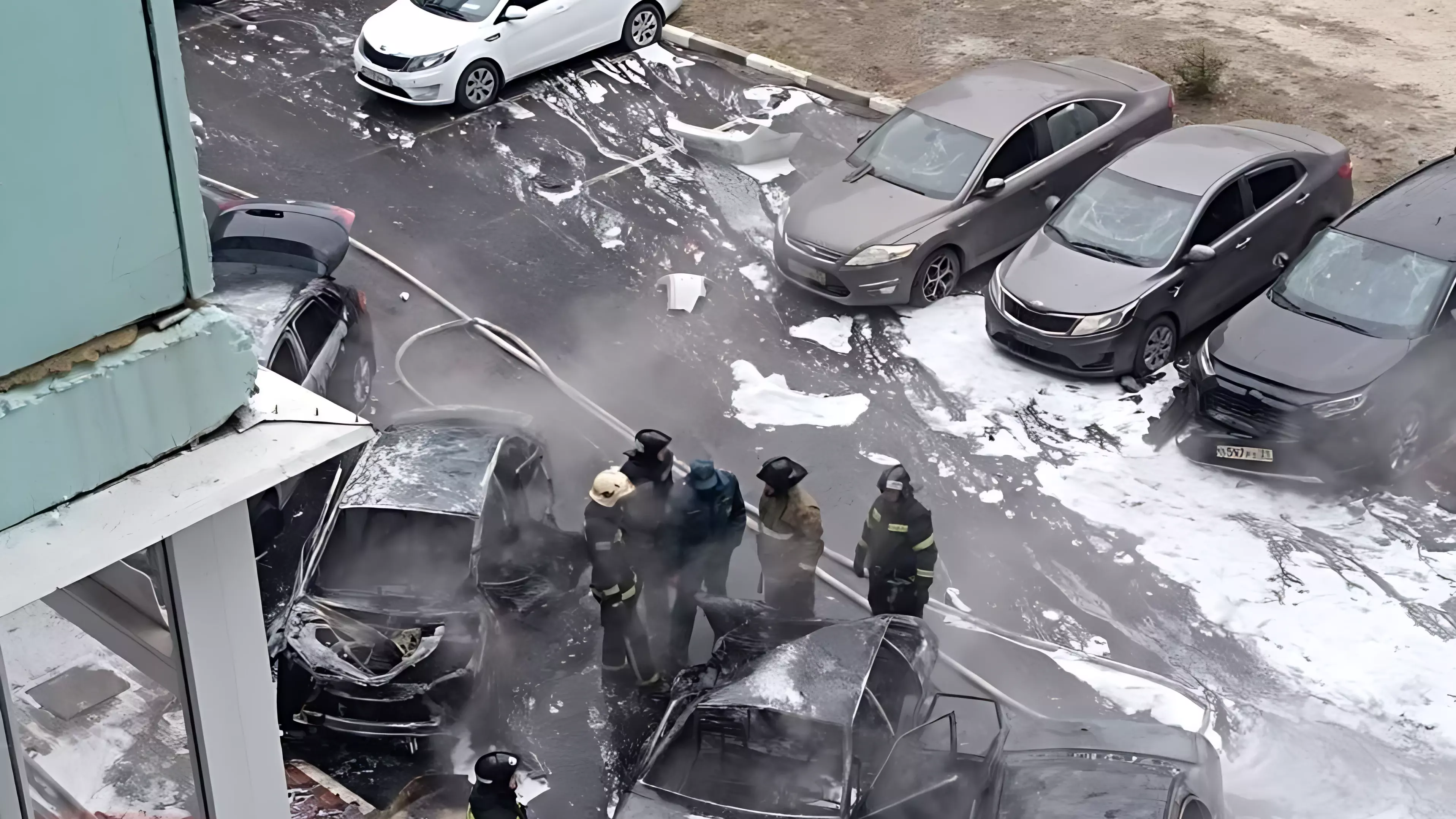 После обстрела Белгорода в квартирах выбило окна и пострадали машины
