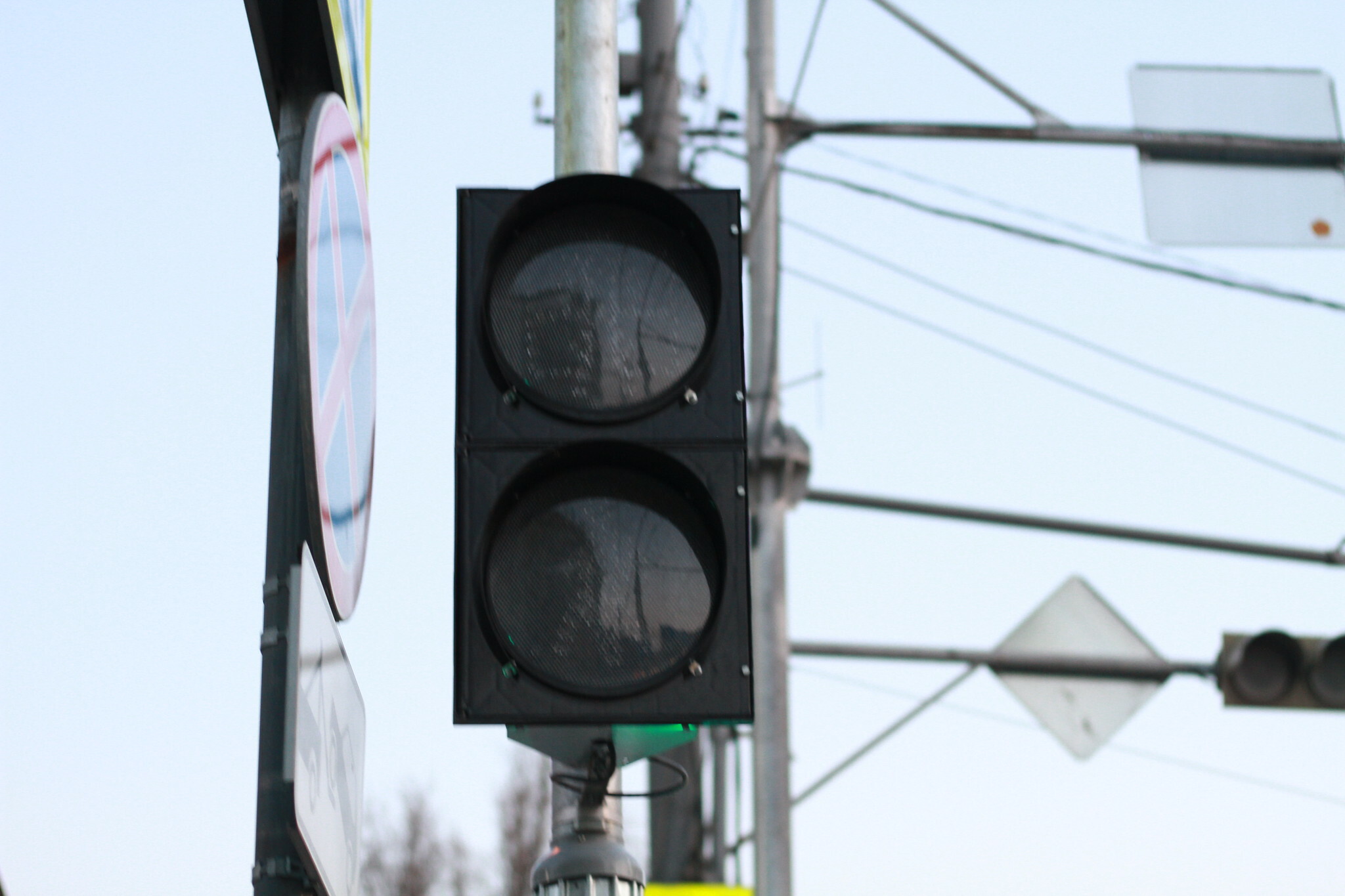 Светофор и остановочный комплекс в Белгороде временно останутся без электричества