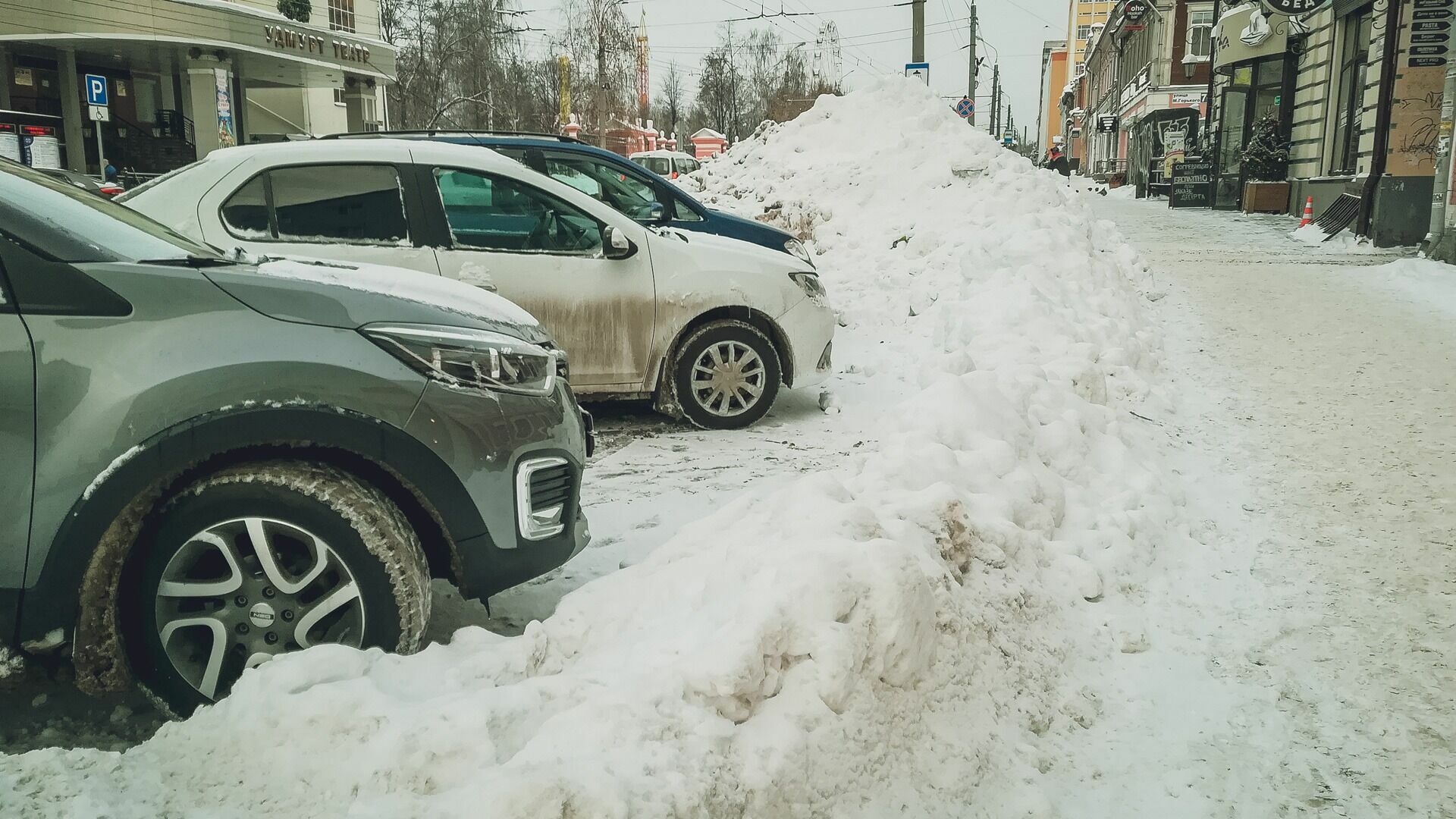 В Белгороде не хватило снегоуборочной техники во время сильного снегопада