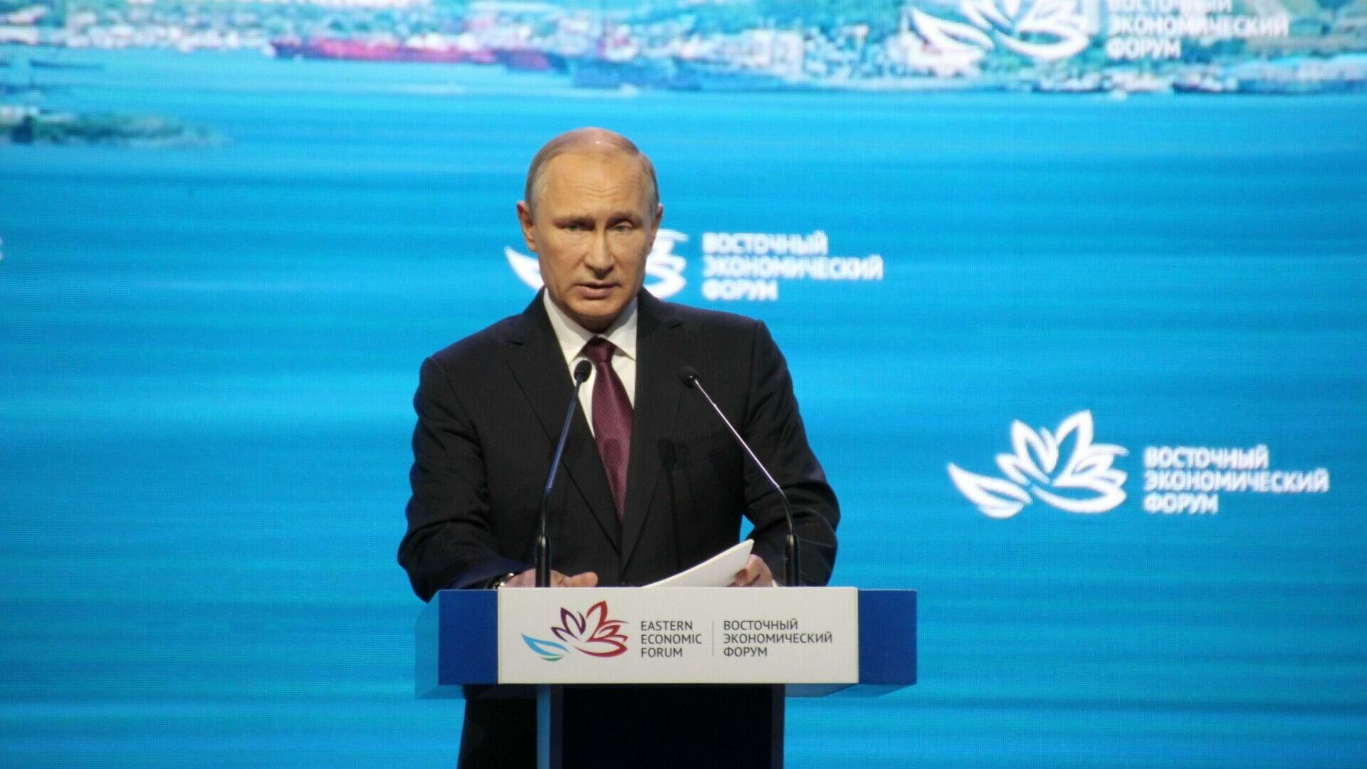 Владимир Путин: Запад выпустил джинна из бутылки и погрузил целые регионы в хаос