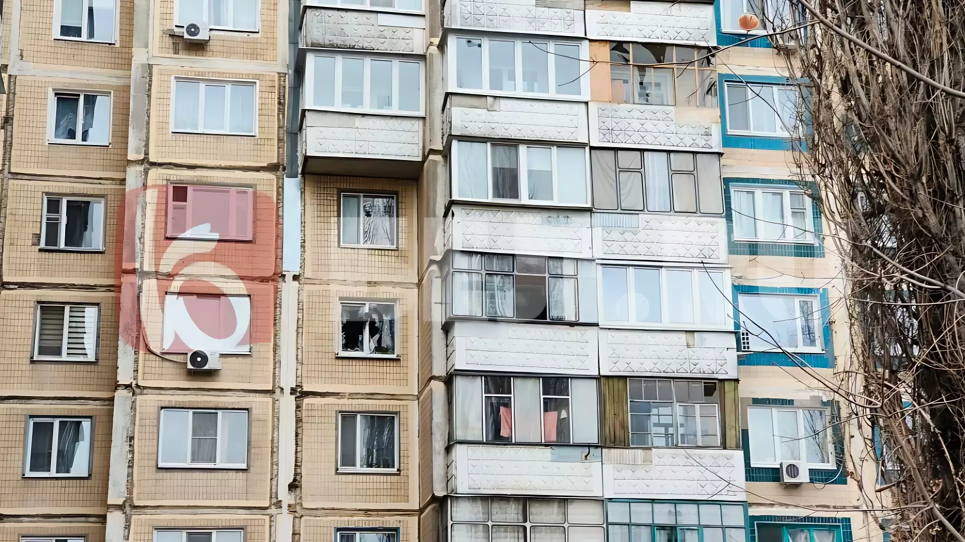 Состояние МКД на Щорса в Белгороде после прилёта БПЛА: выбило окна, посекло фасад