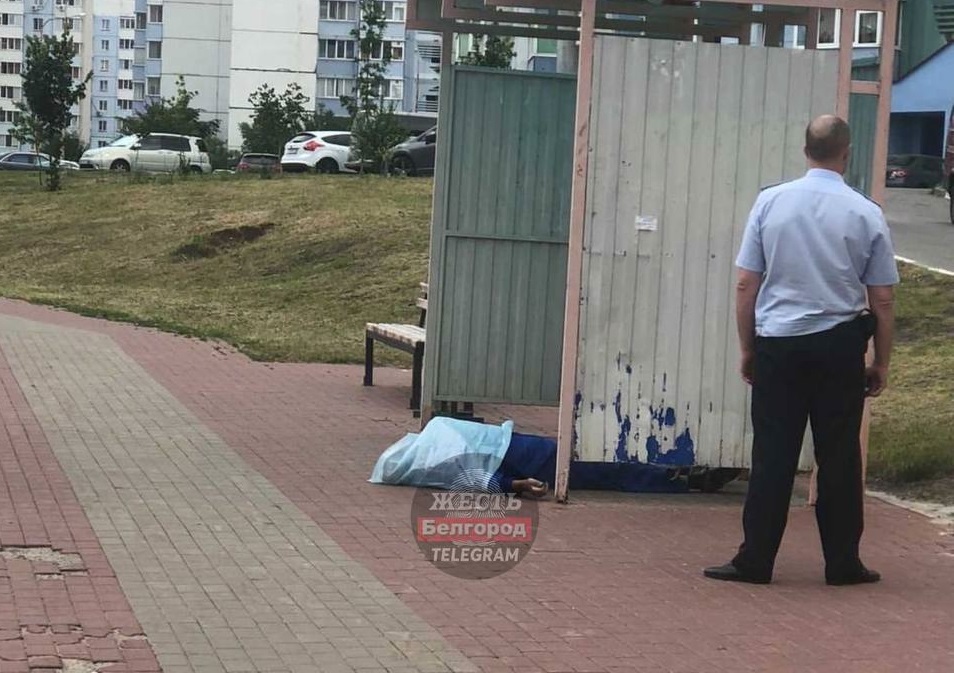 В Белгороде на остановке нашли труп мужчины