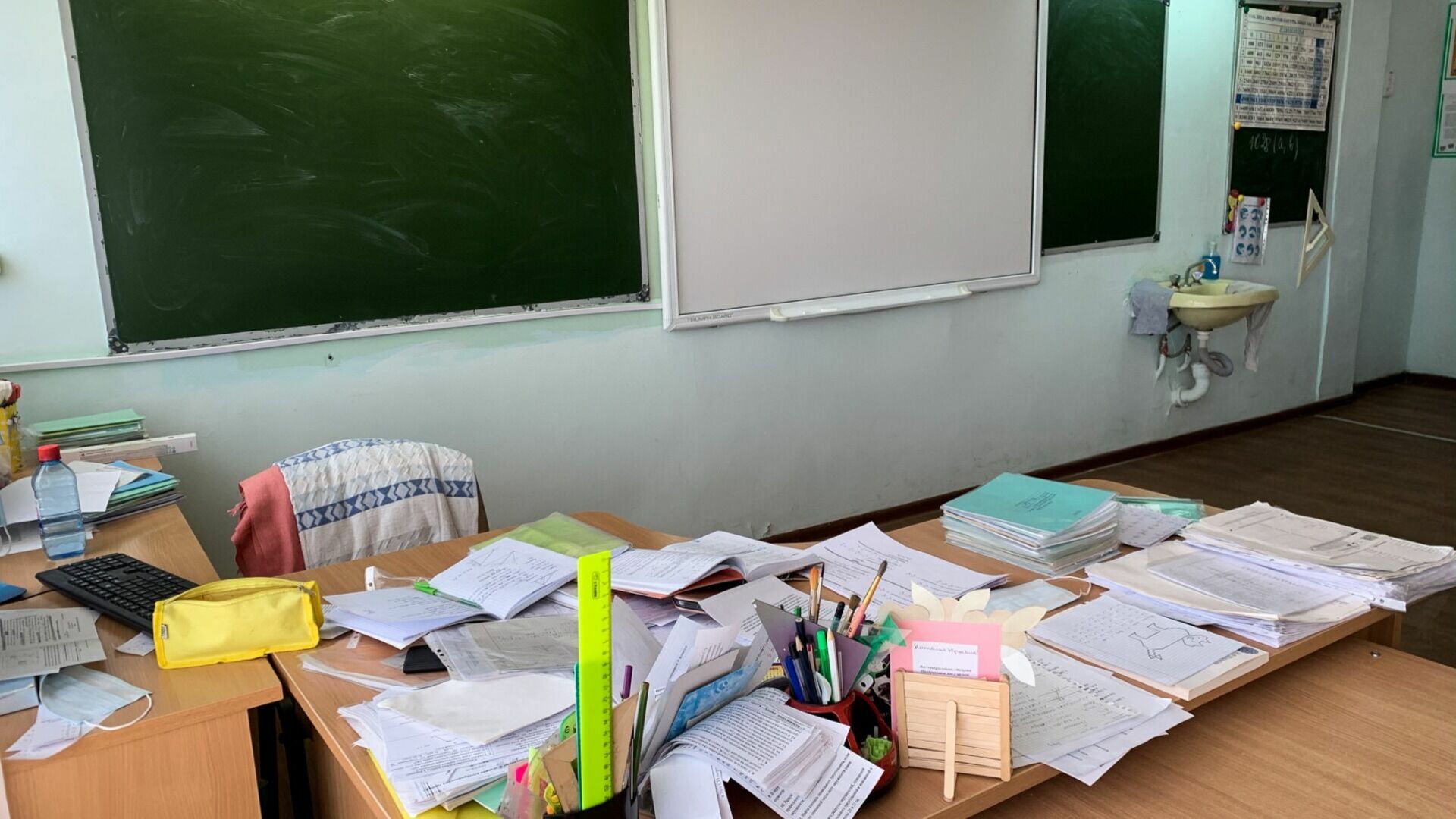 Белгородцы жалуются на дежурства в школах в праздничные дни