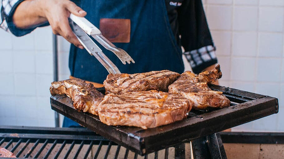 Как готовить мясо, чтобы избежать отравления и заражения бактериями?