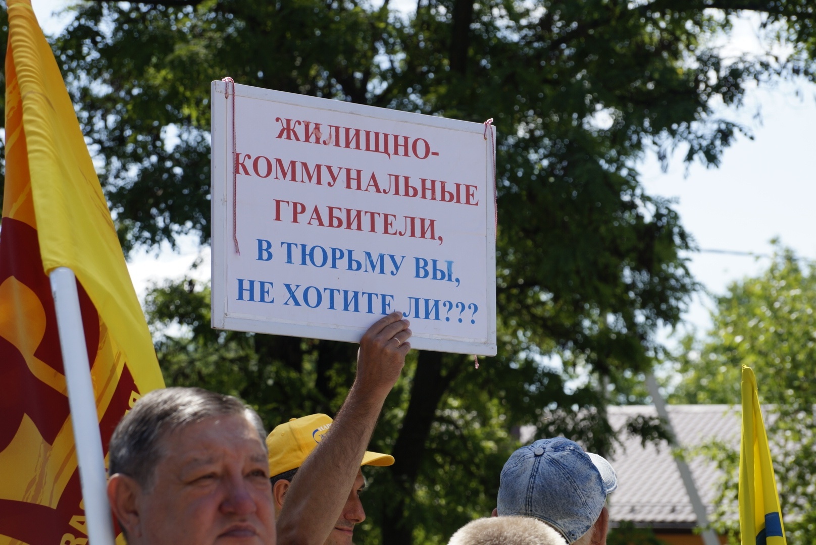 «Вода должна быть товаром первой необходимости»: что говорили на митинге в Белгороде