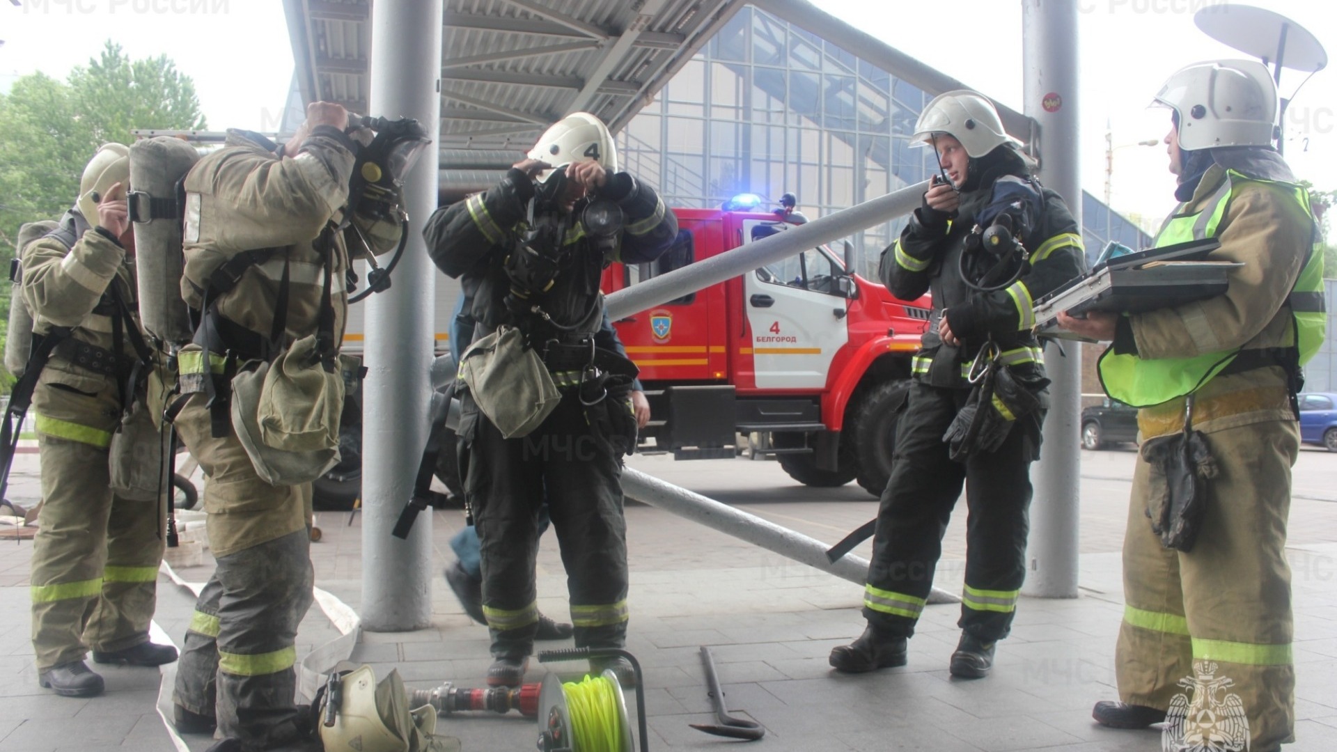 Белгородские пожарные потренировались тушить ТРК «МегаГринн»
